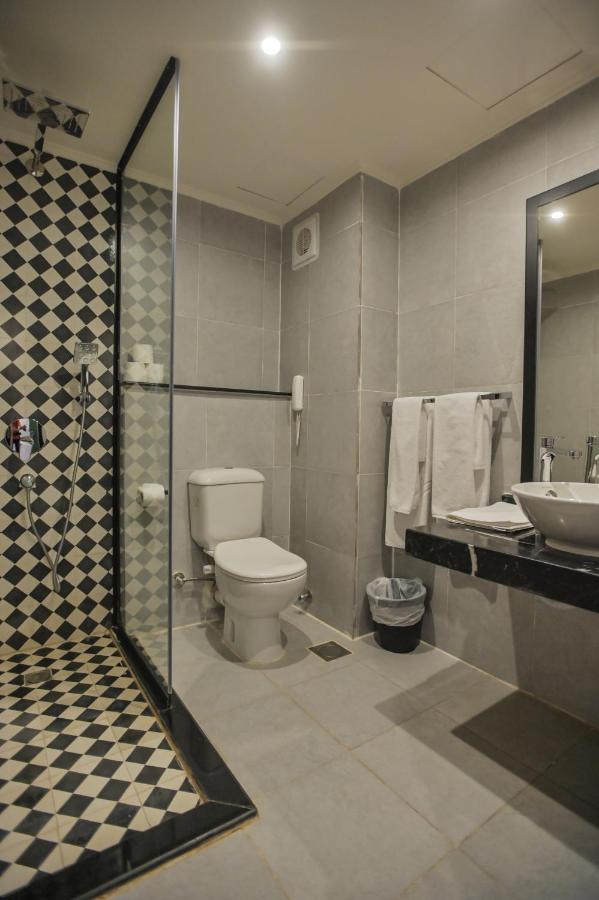 Standard Queen Room