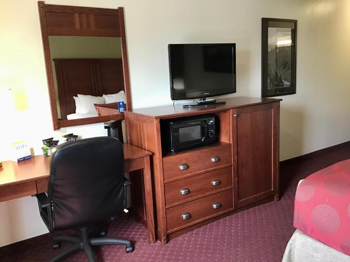 Queen Room One Queen Bed Non Smoking