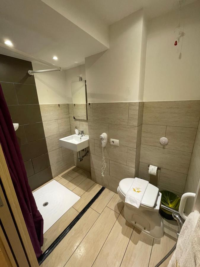Double or Twin Room Private Bathroom