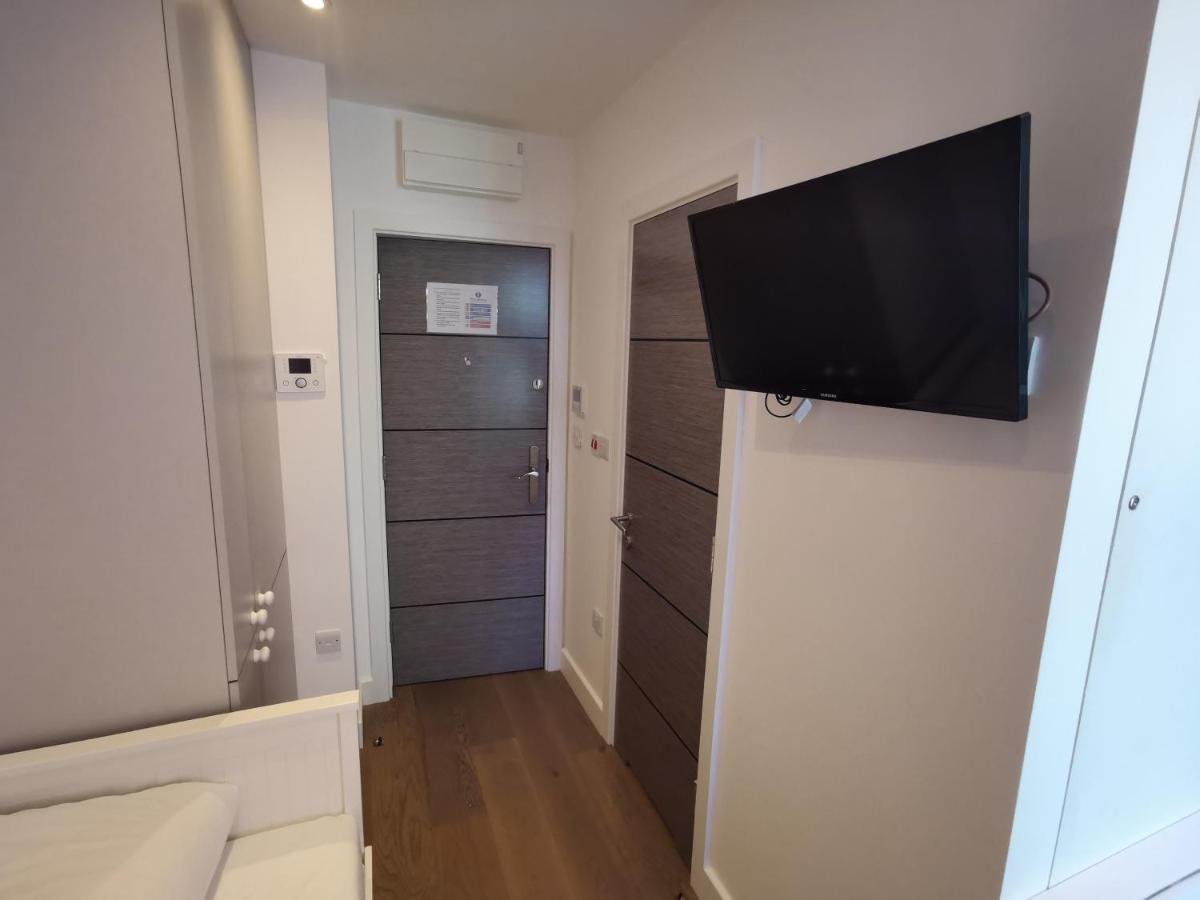 Single Room Private Bathroom