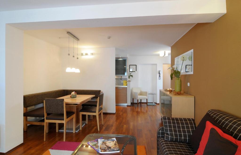One-Bedroom Apartment (2 - 4 Adults),346279777:JPEG