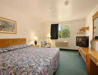 Queen Room - Disability Access/Non-Smoking