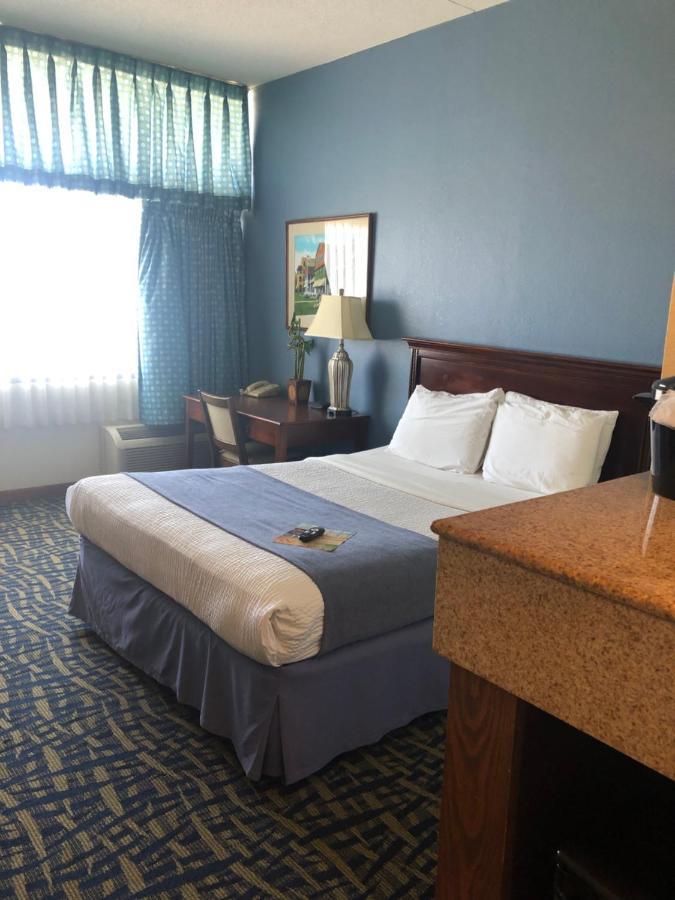 Queen room with 1 Queen bed - Oceanfront - Ground Floor - Patio