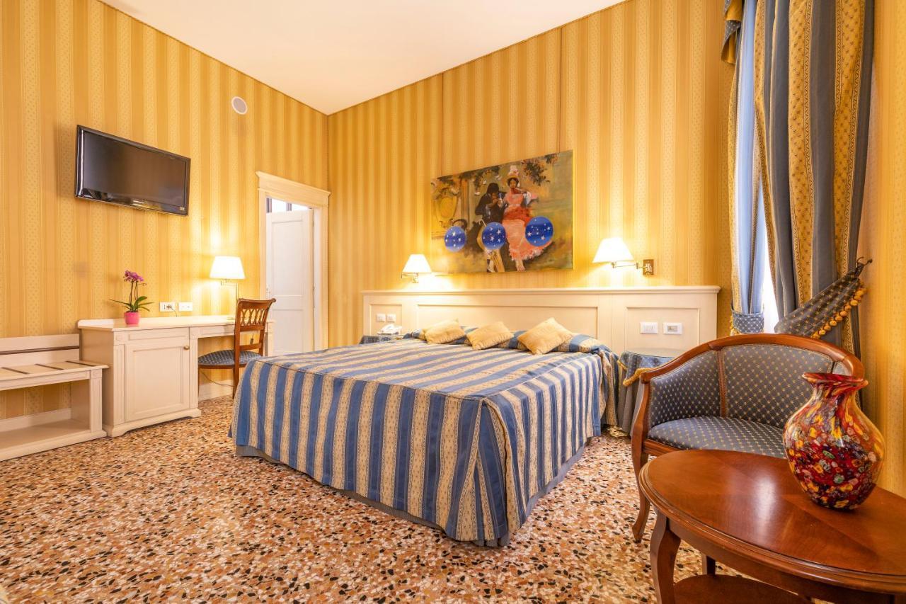 Deluxe Double or Twin Room Canal View