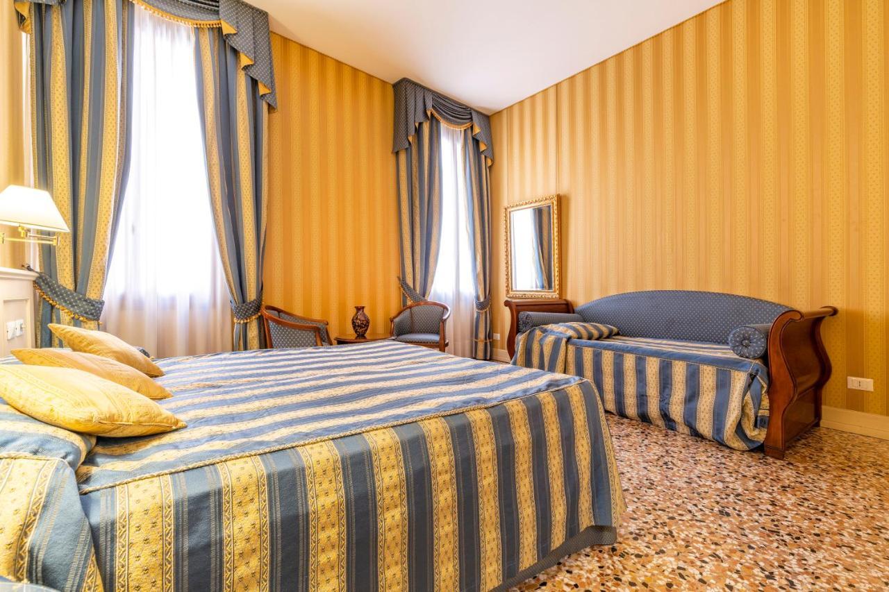 Deluxe Double or Twin Room Canal View