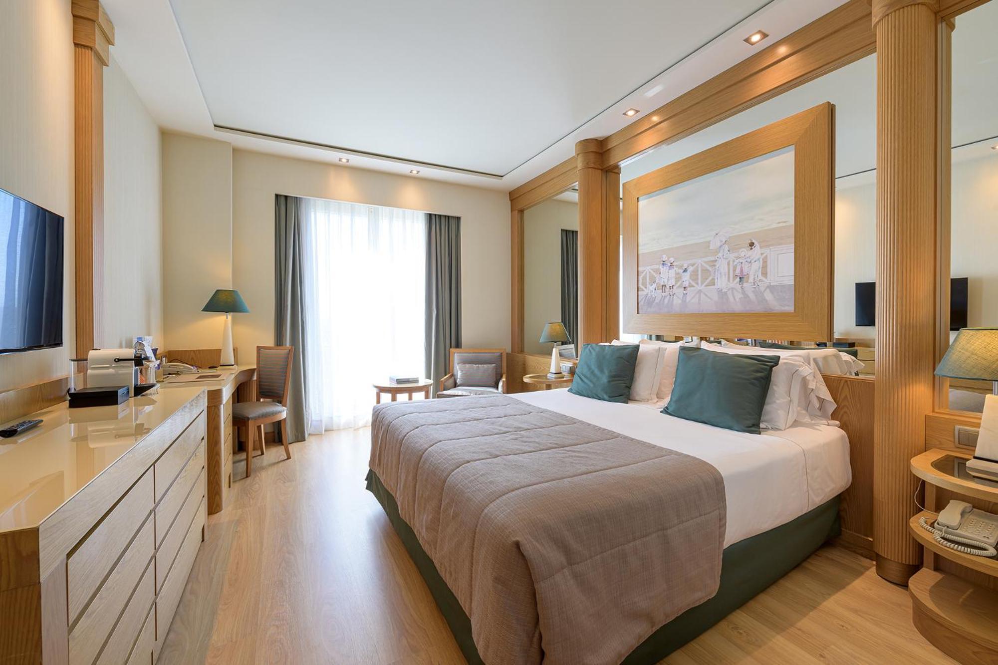 Classic Double or Twin Room City View