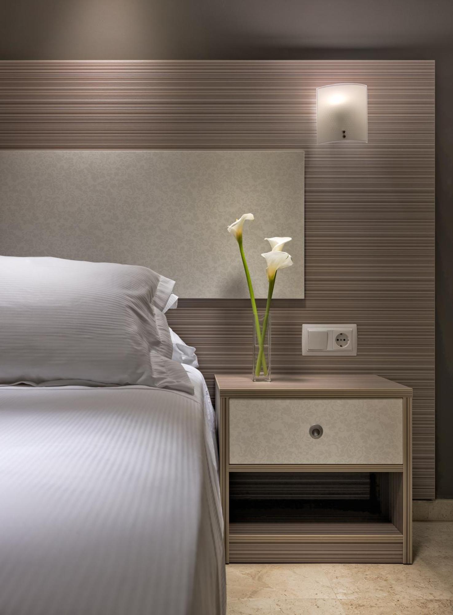 Double Room with Extra Bed (3 Adults),1272865555:JPEG