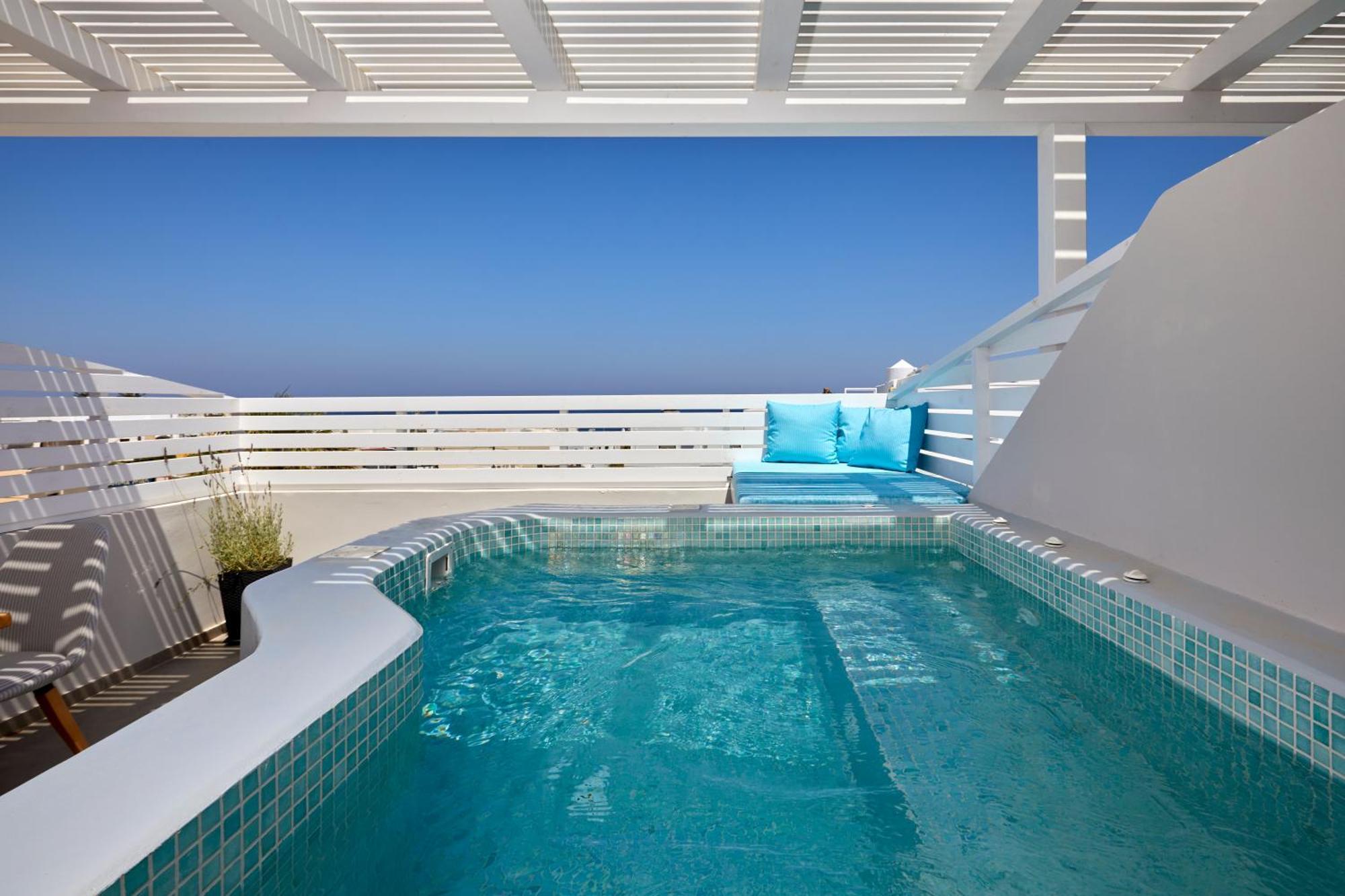 Executive Suite Outdoor Hot Tub