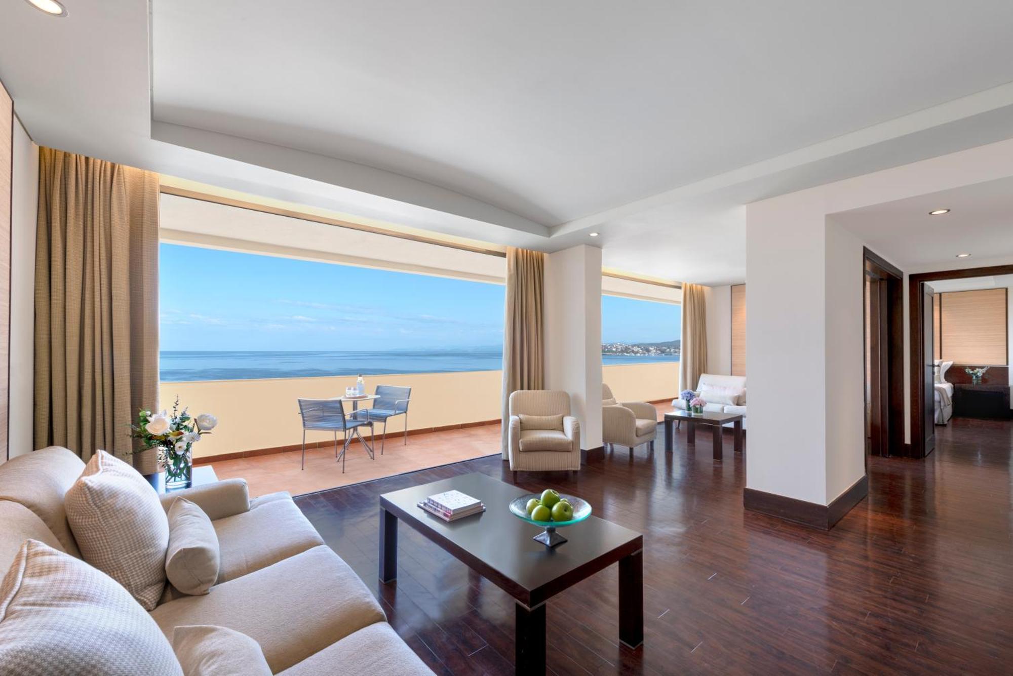 Superior Suite mit Blick auf das Meer oder den Yachthafen