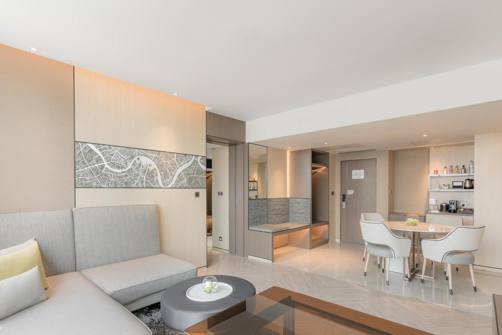 Executive Suite,1670703035:JPEG