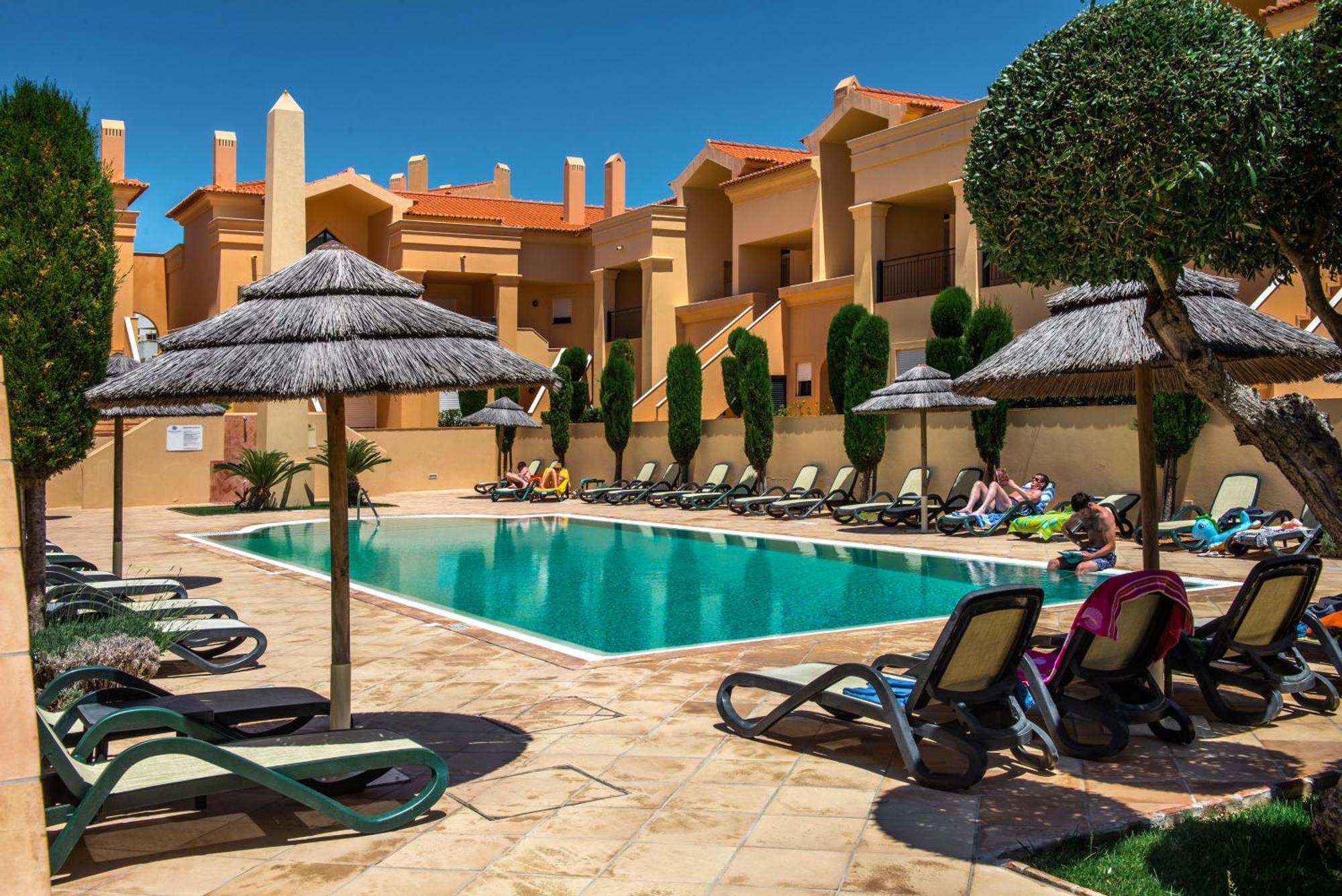One-Bedroom Apartment Pool Side