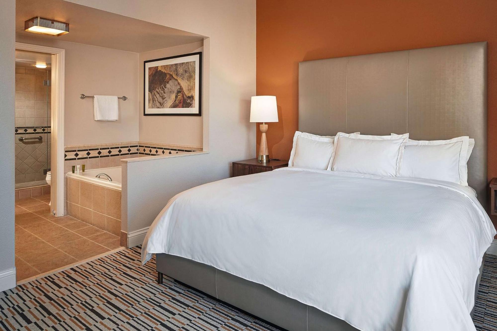 Suite King com 1 Quarto e Sofá-cama