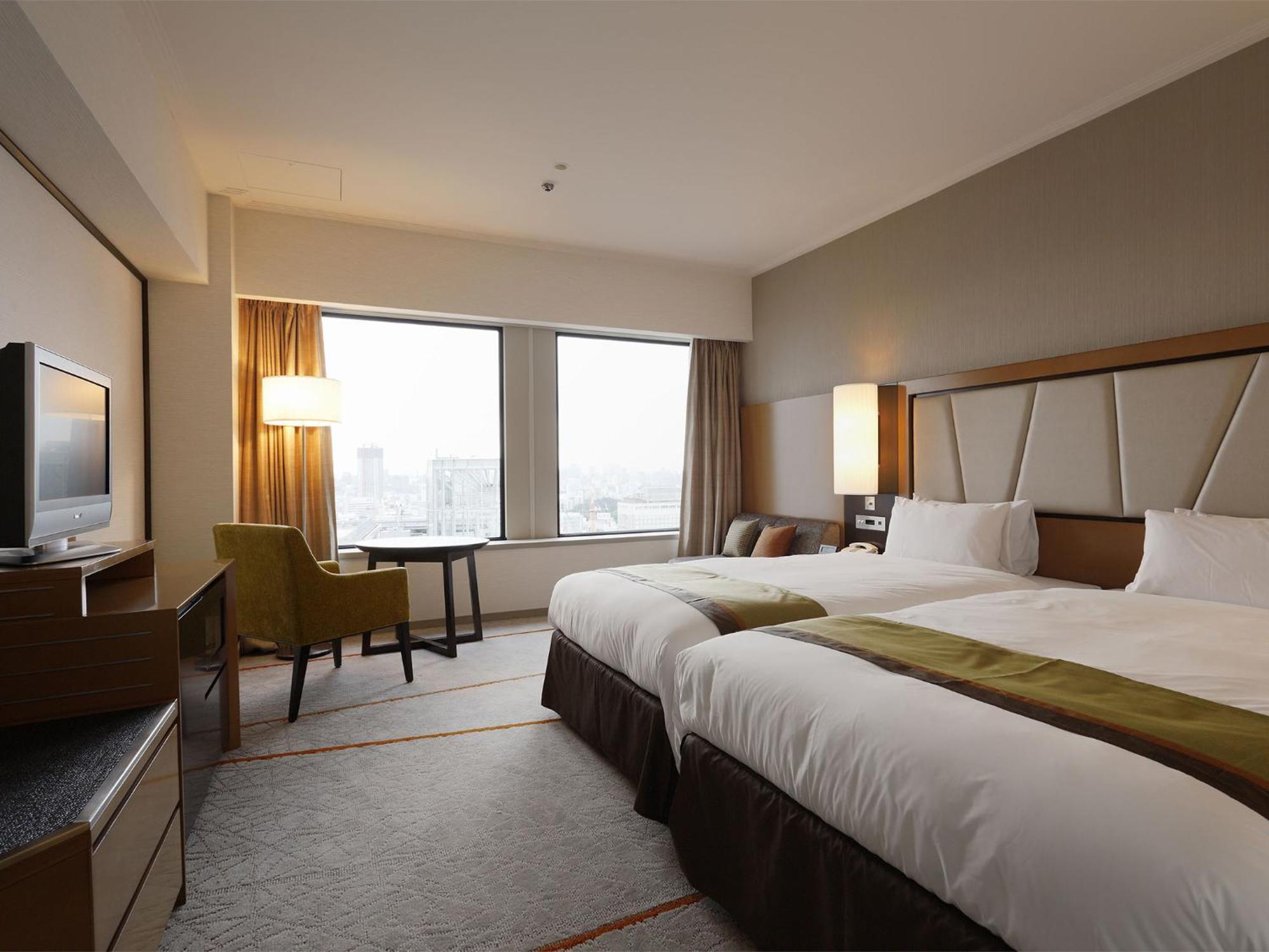 Plaza Superior South Wing Twin Room on High Floor Non-Smoking
