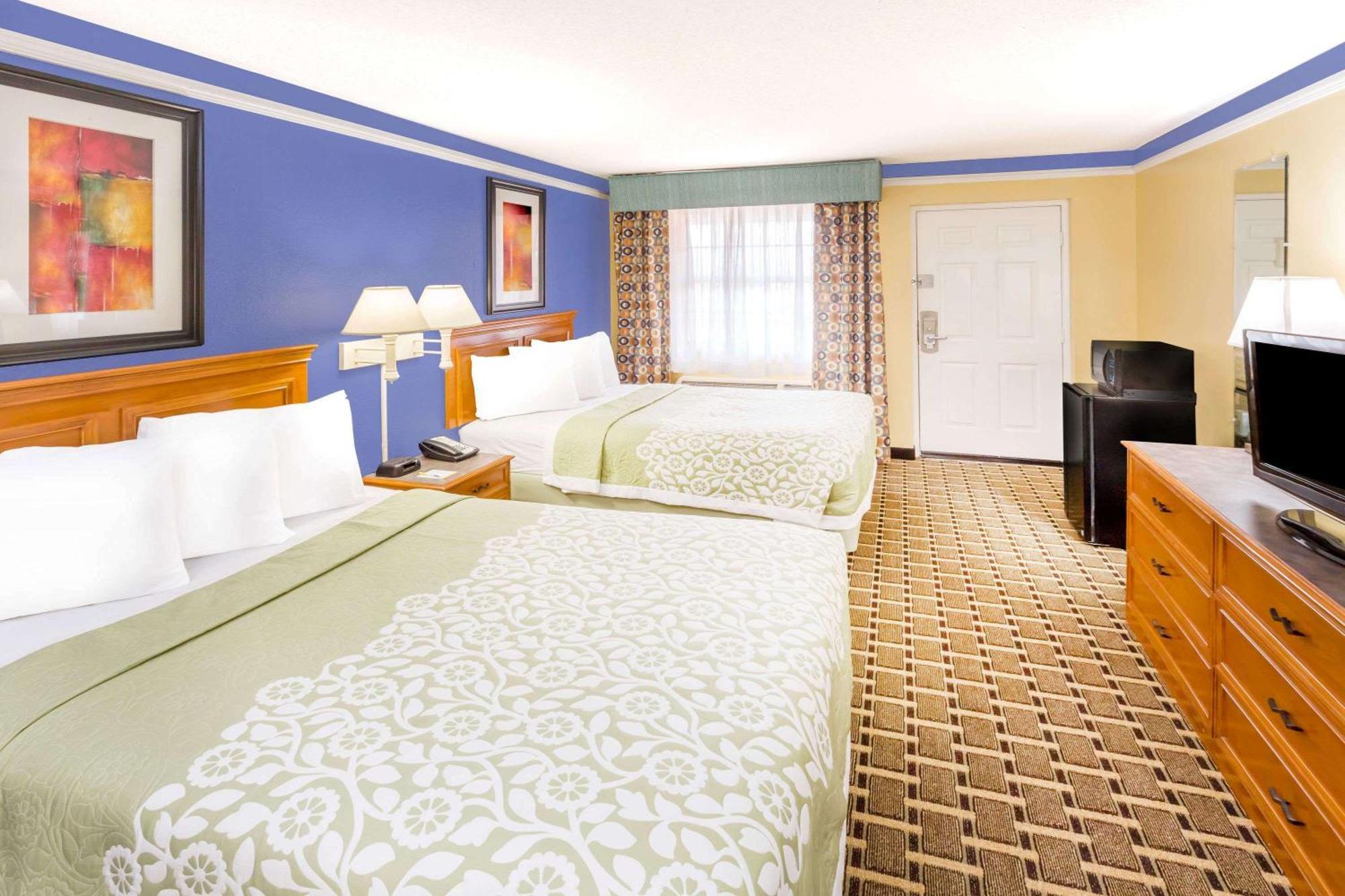 Double Room with Two Double Beds - Smoking,1278943675:JPEG