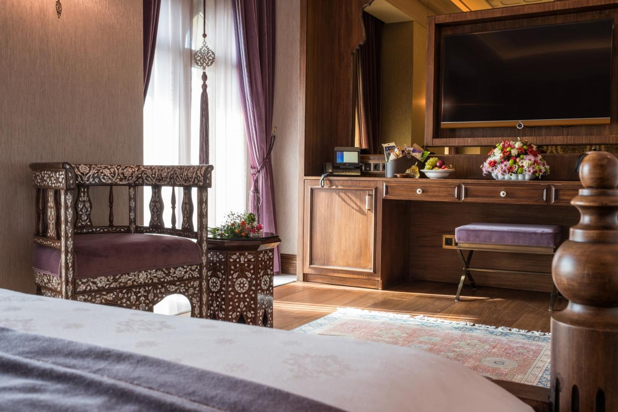 Deluxe Double Room Street View