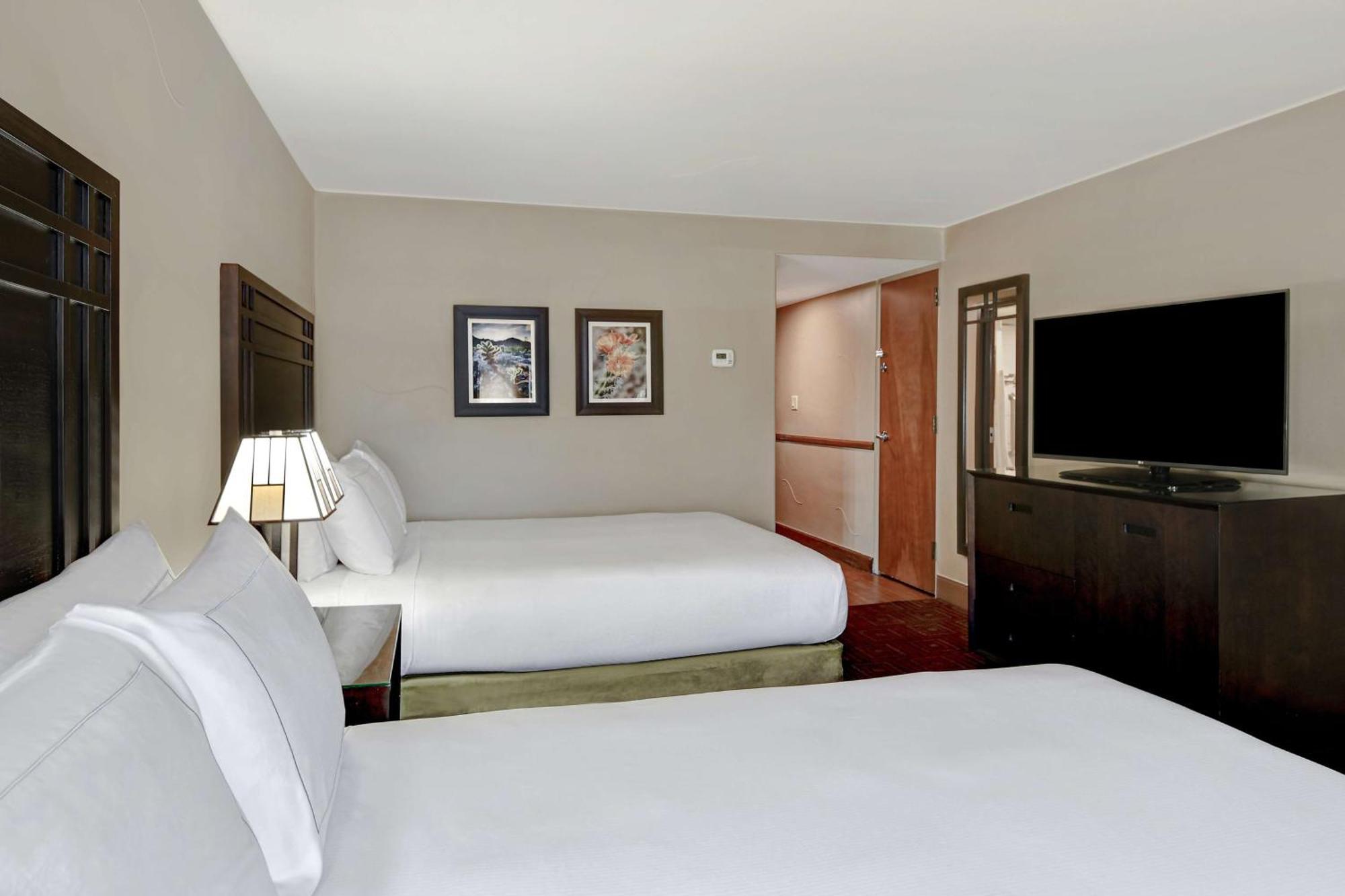 Room with Two Queen Beds - Non-Smoking
