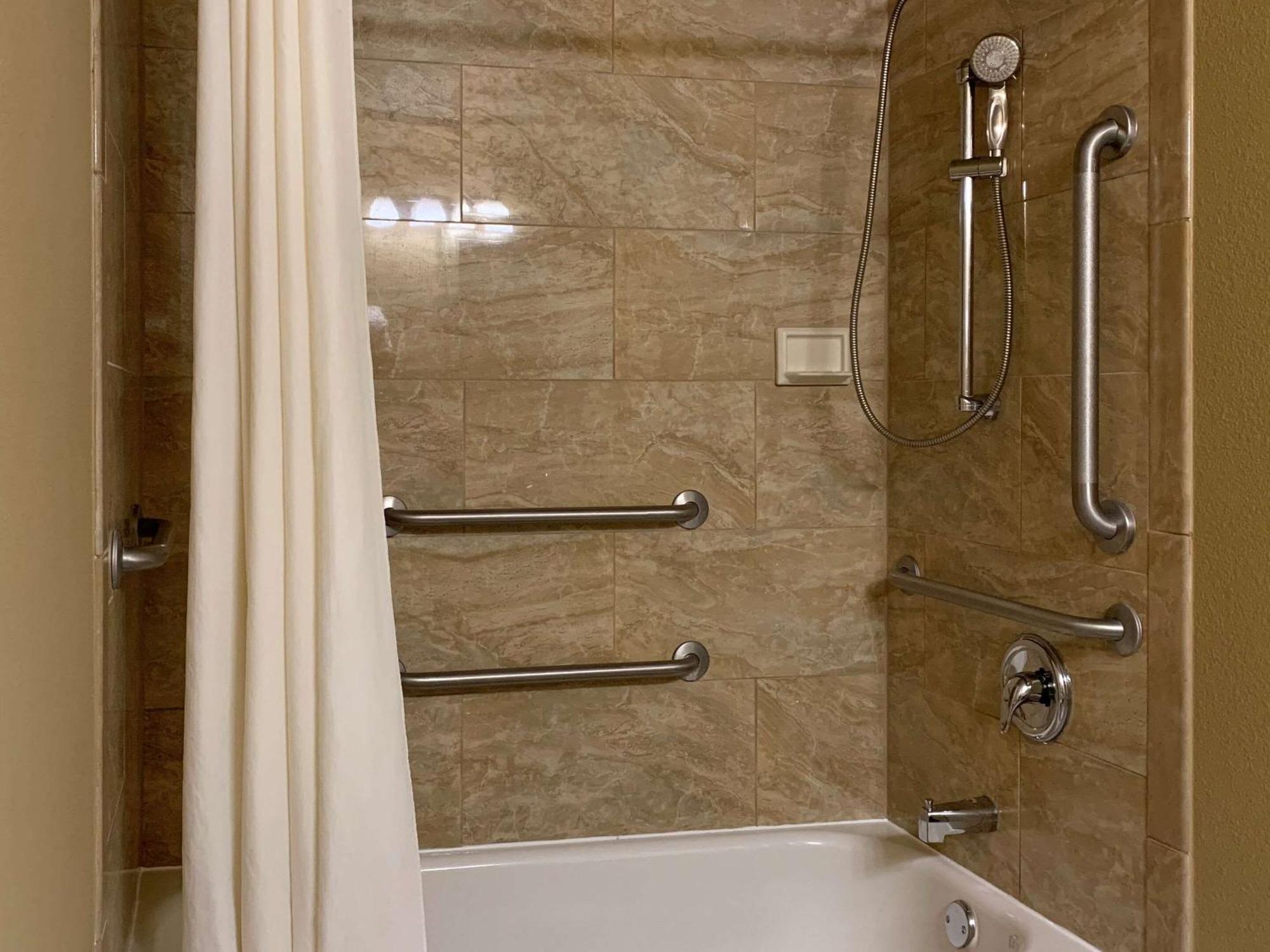 King Room Accessible Tub Accessible or Non Smoking