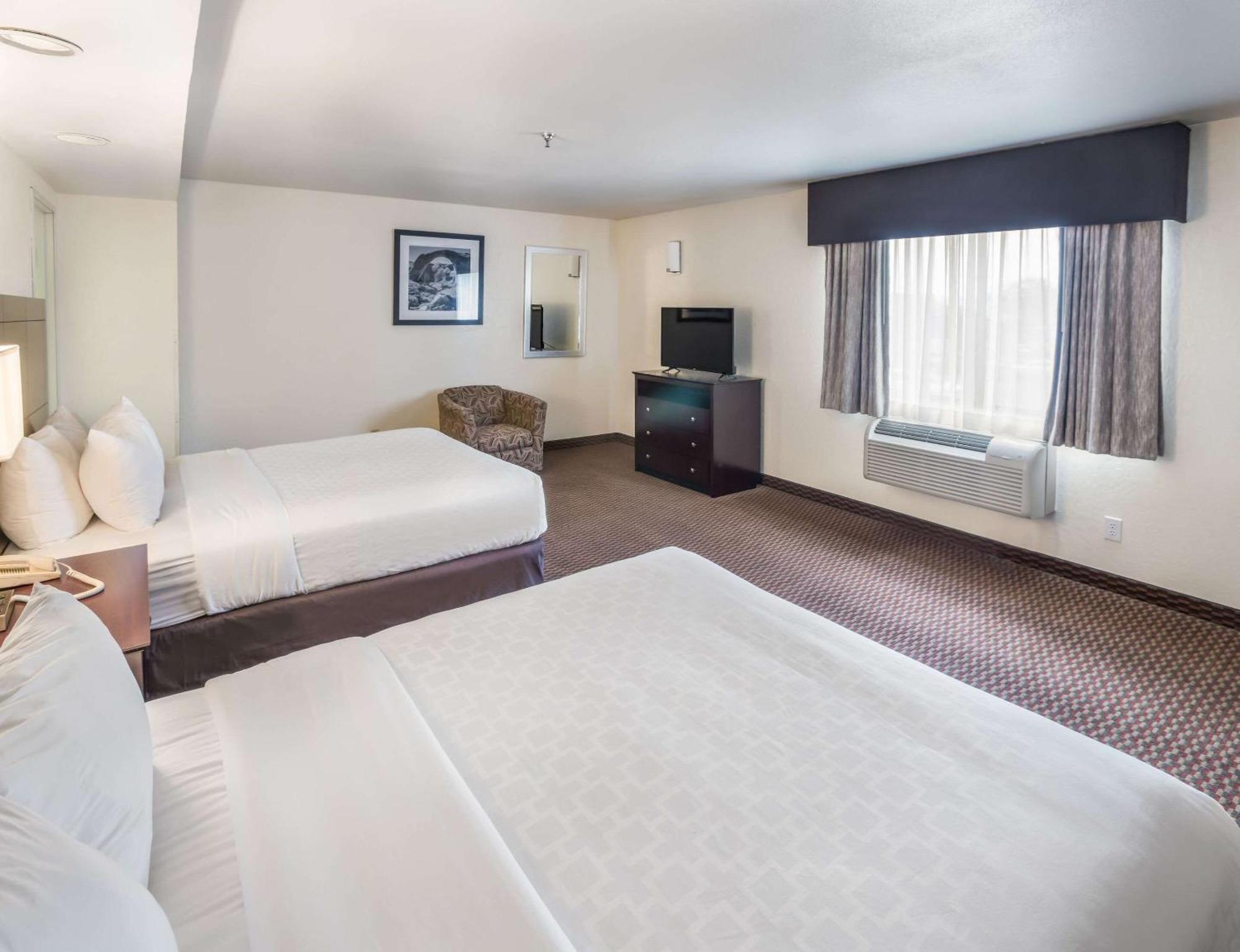 Efficiency One Room Suite Two Queen Beds Sofa bed Non Smoking