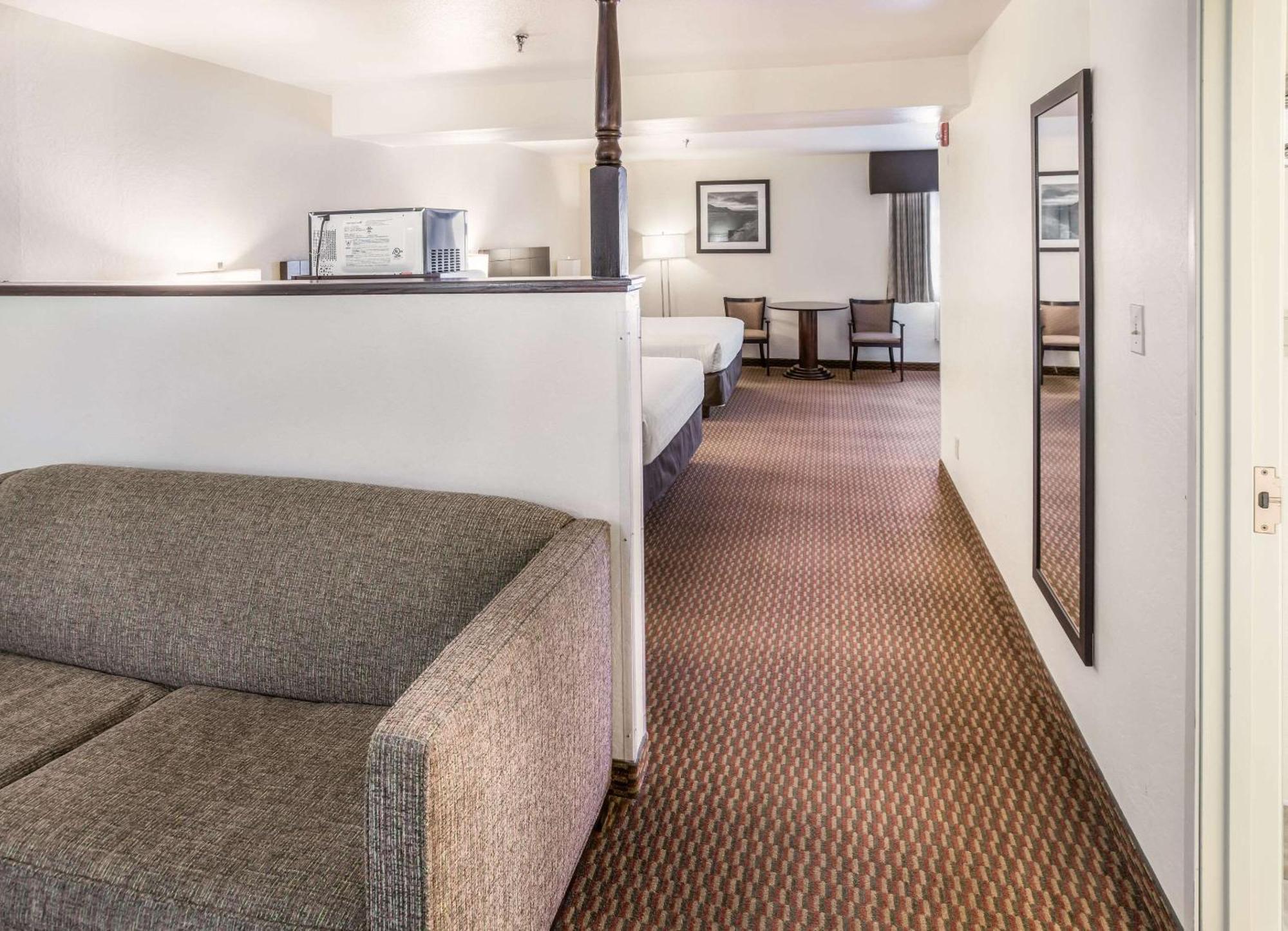 Efficiency One Room Suite Two Queen Beds Sofa bed Non Smoking