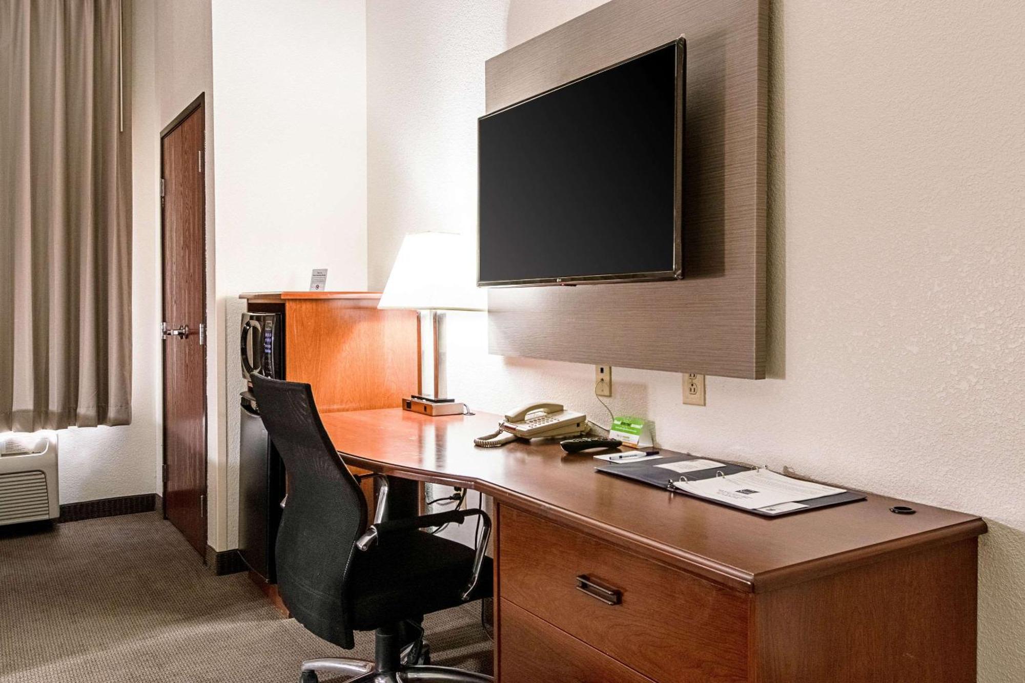Queen Suite with Two Queen Beds - Non-Smoking