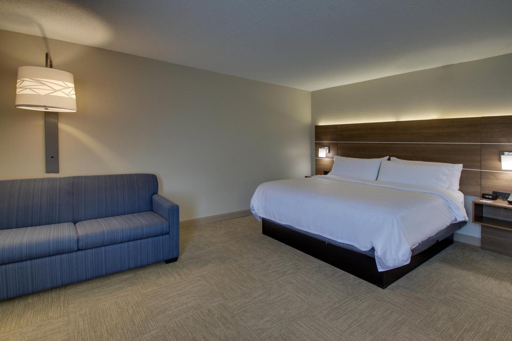 Standard King Room with Sofa Bed,1709243653:JPEG