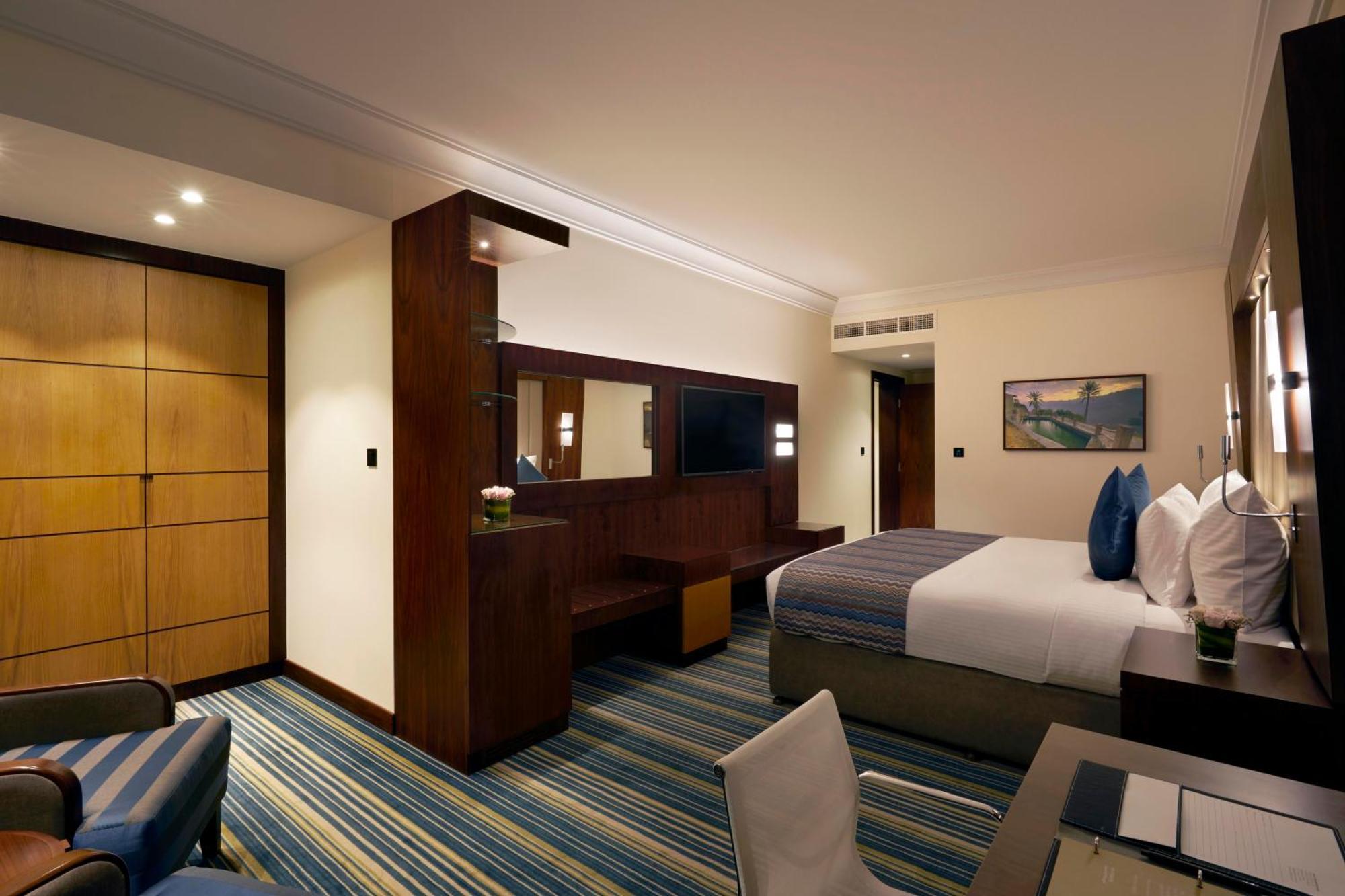 Executive Suite on F&B Dining restaurants on spa on laundry services Late check out Early check subject to hotel availability