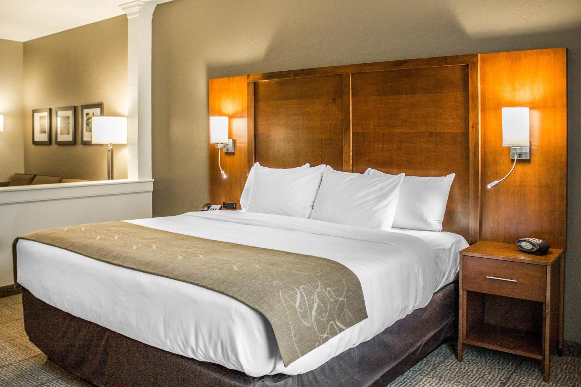 One Room Suite Two Queen Beds Tub Disability Access or Non Smoking,1770544576:JPEG