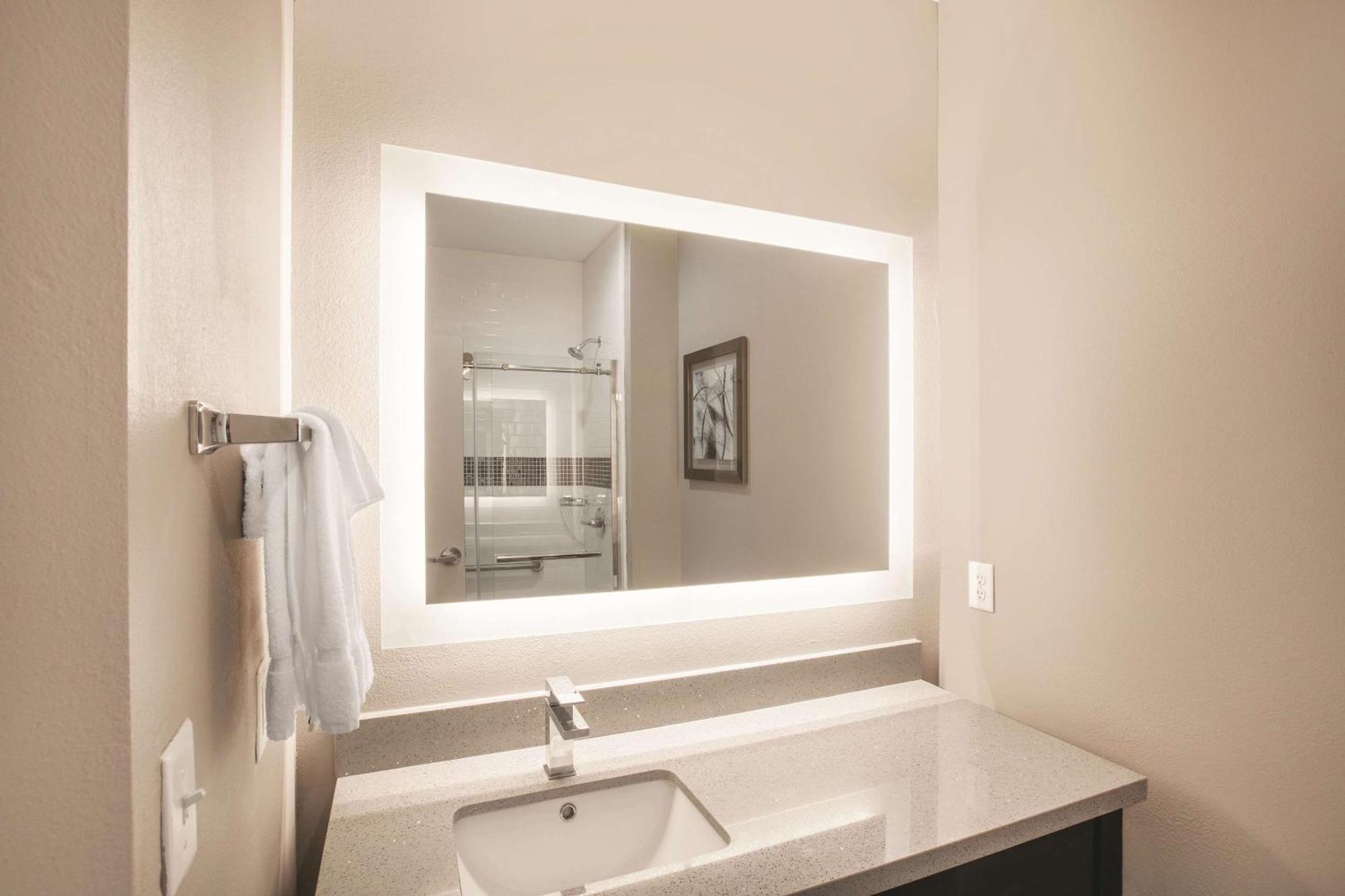 Executive King Room with Sofa Bed,1285268869:JPEG