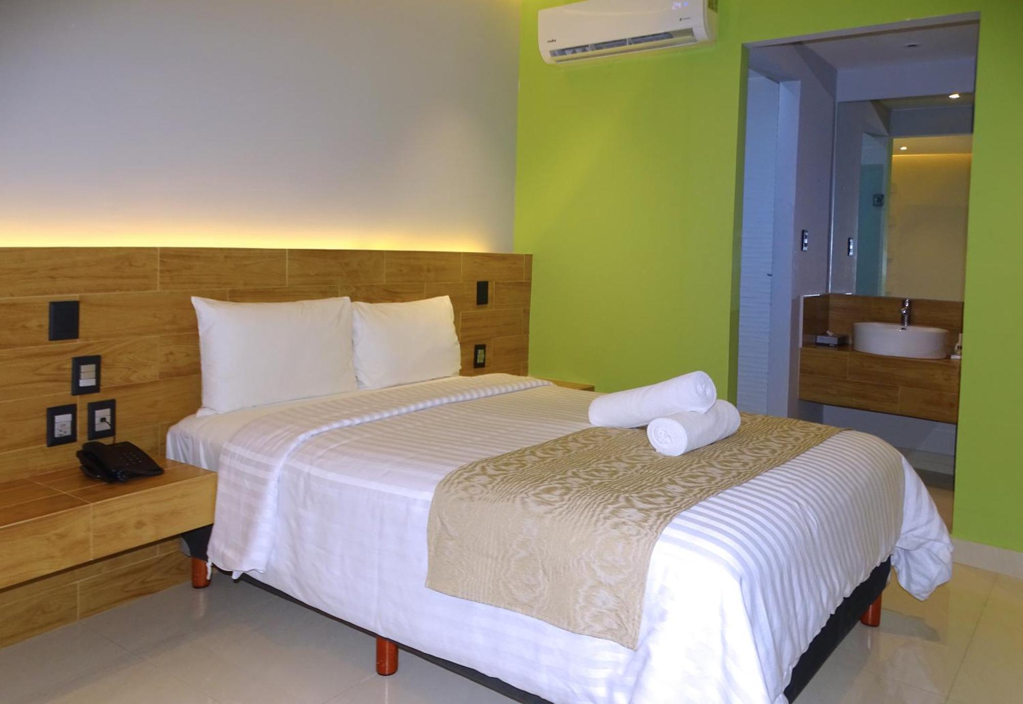 Standard Queen Room