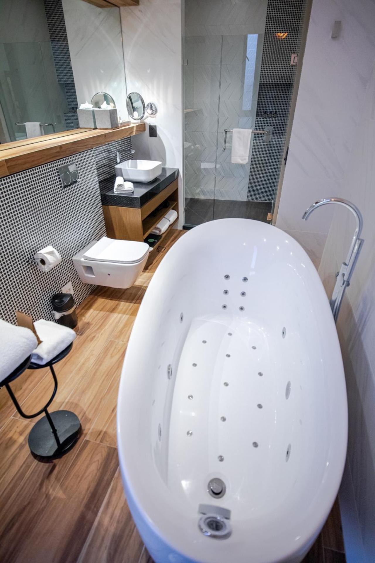 Suite Hot Tub
