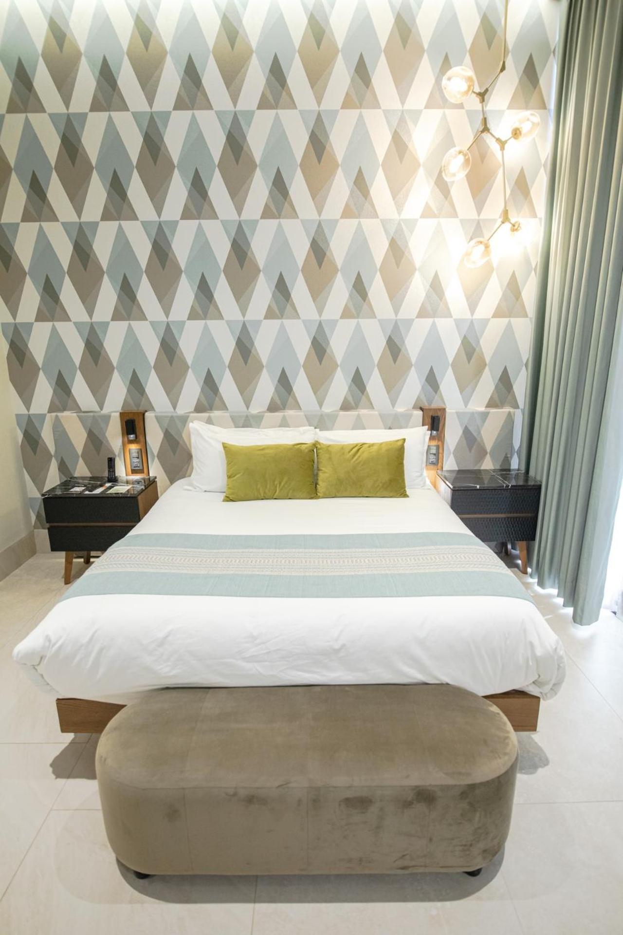 Deluxe King Suite