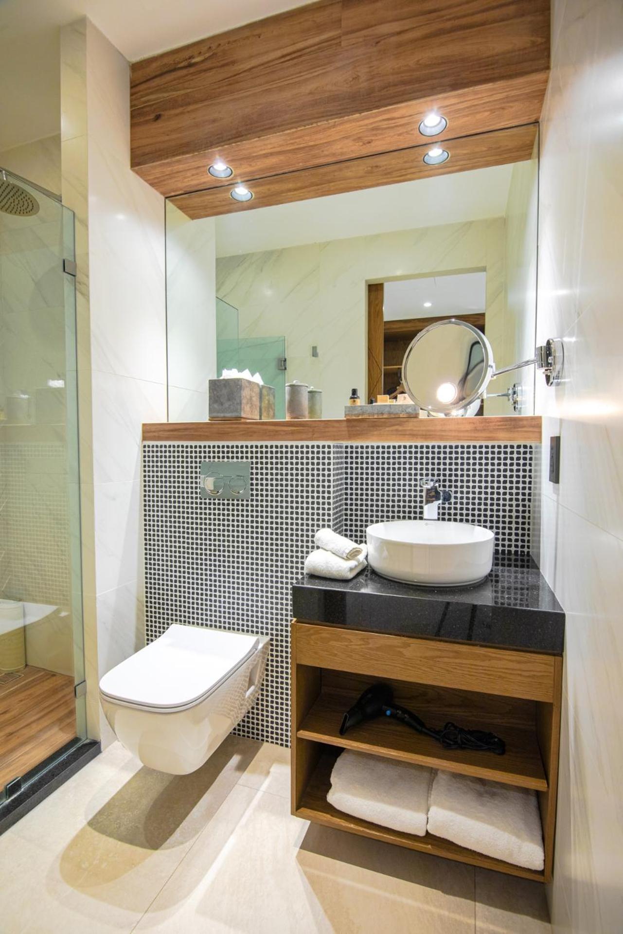 Deluxe King Suite