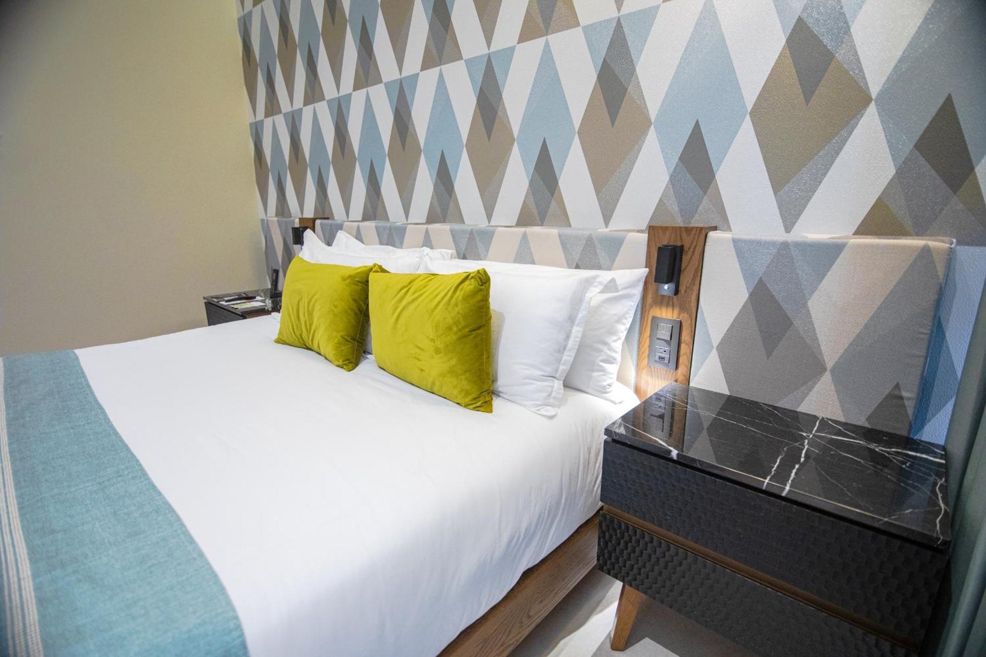 Deluxe King Suite