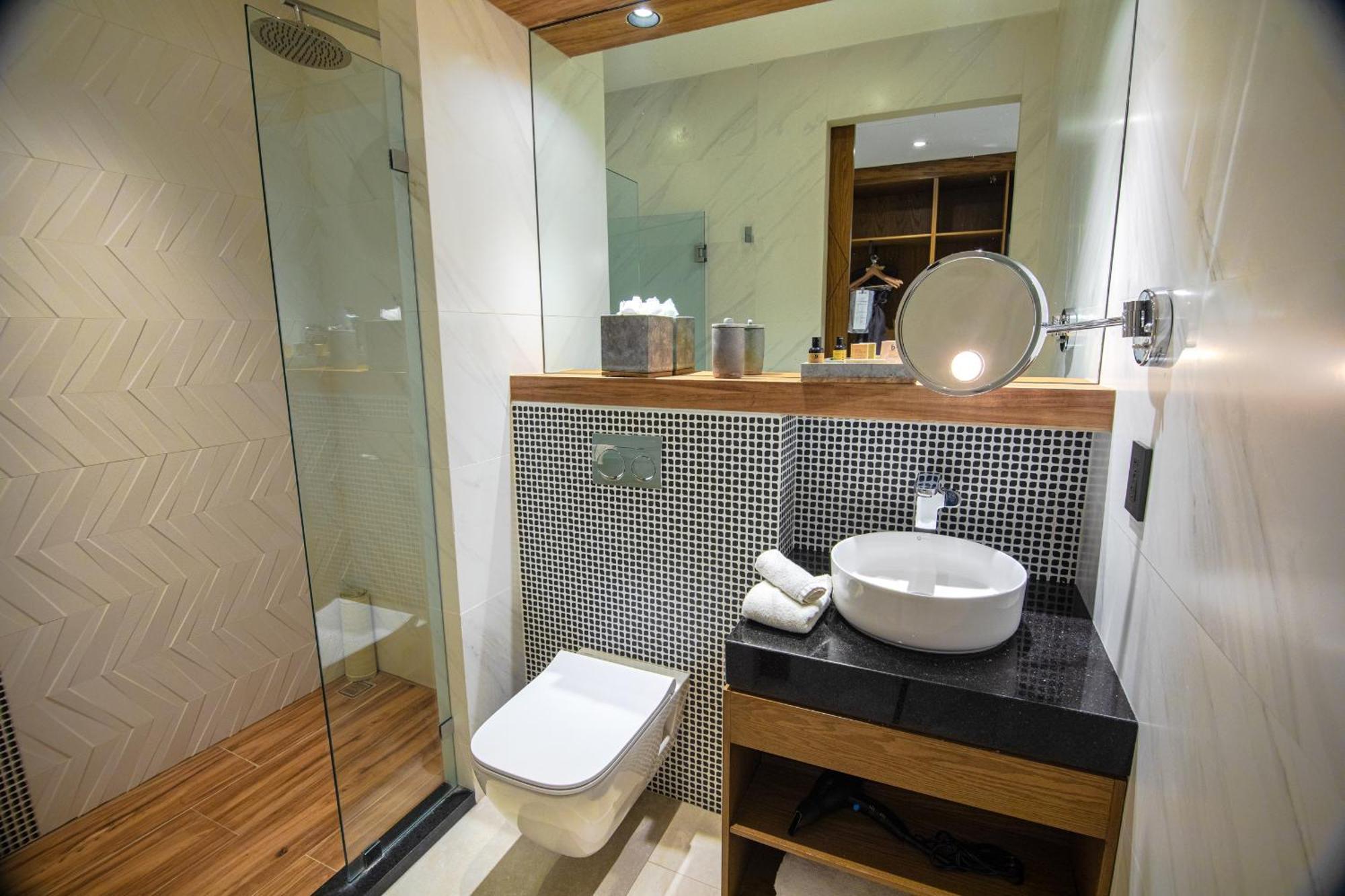 Deluxe King Suite