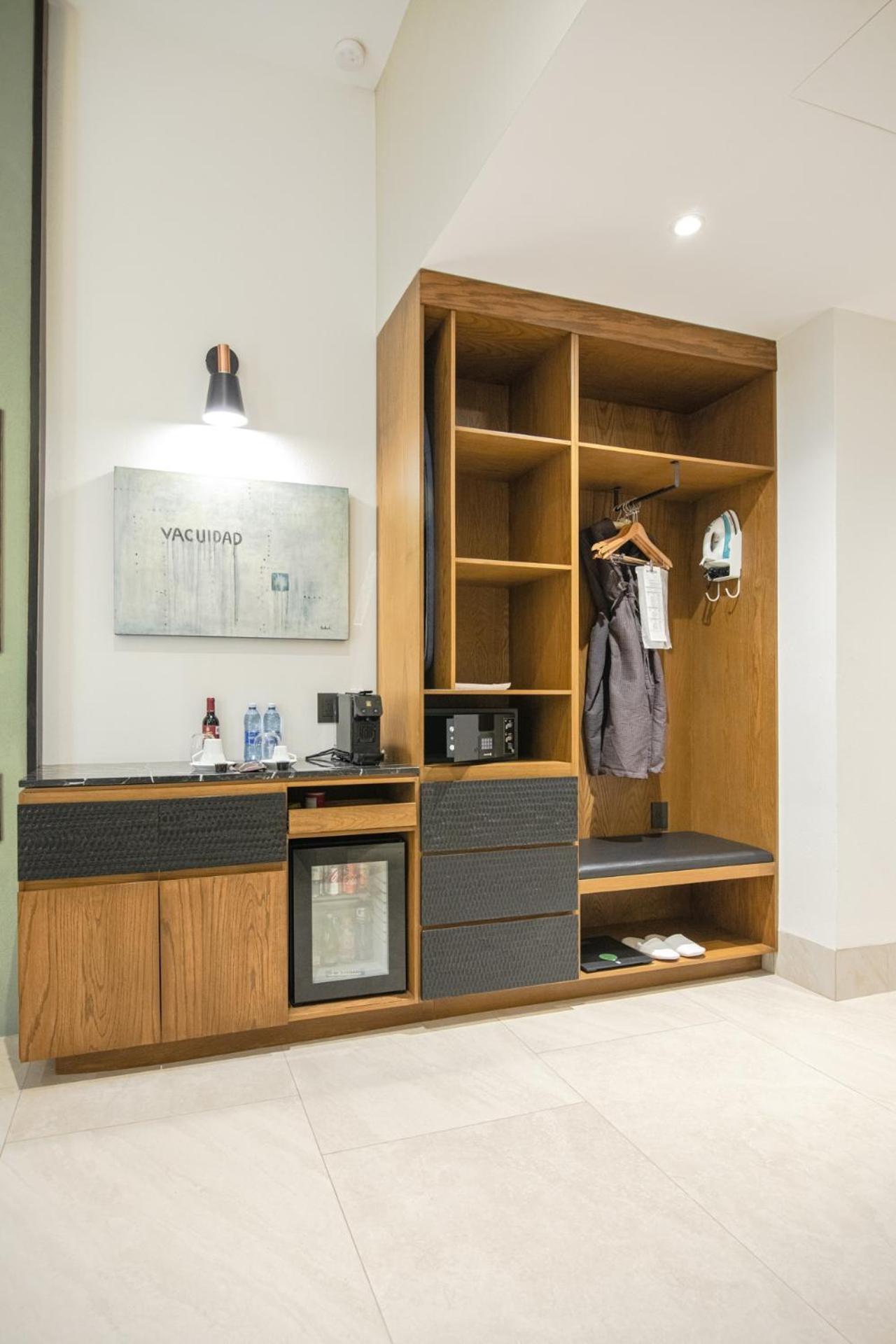 Deluxe King Suite