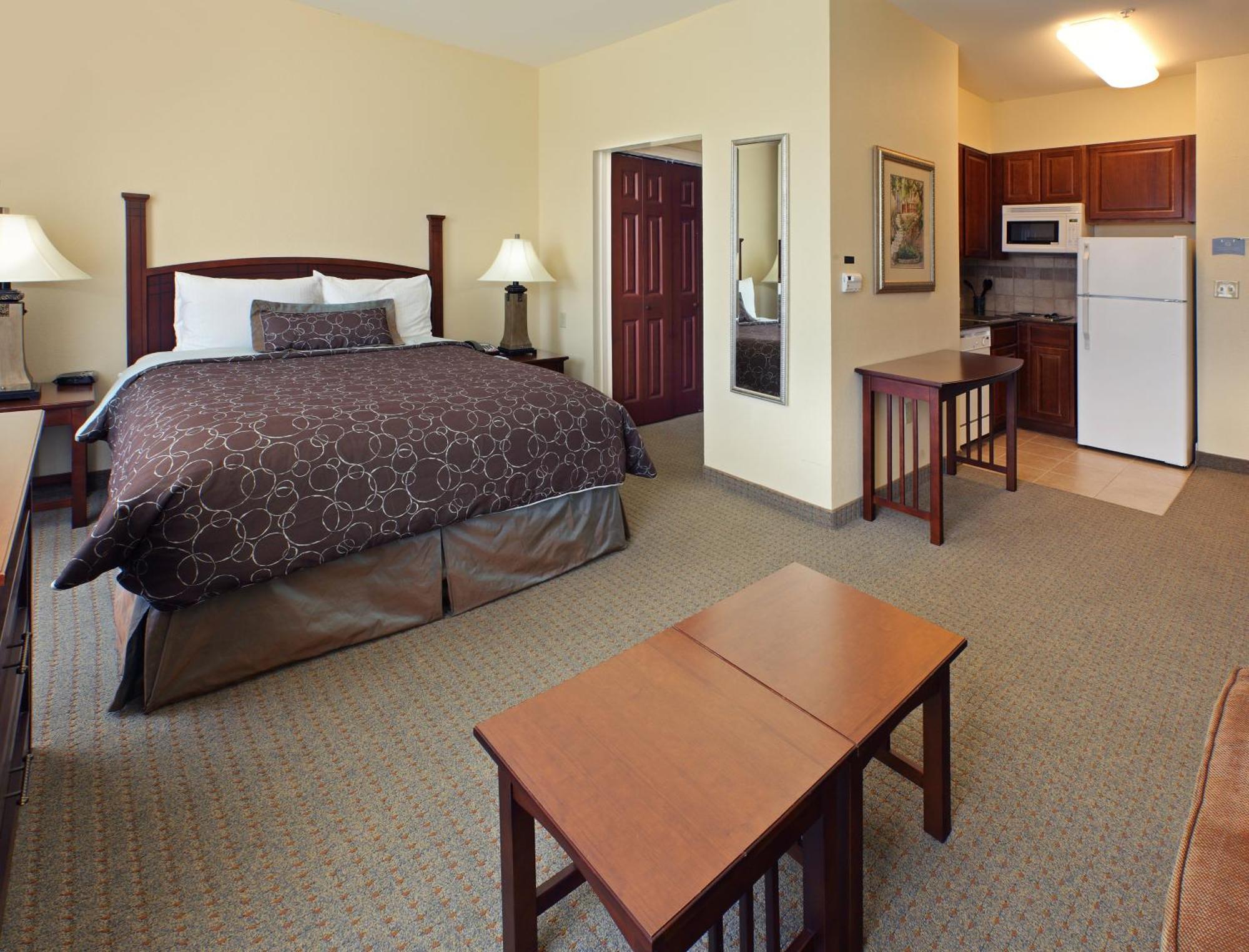 Studio Queen Suite with Accessible Roll-In Shower,1287283474:JPEG