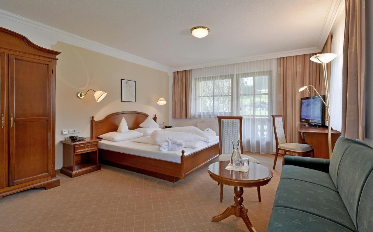 Double Room with Mountain View,1337467394:JPEG