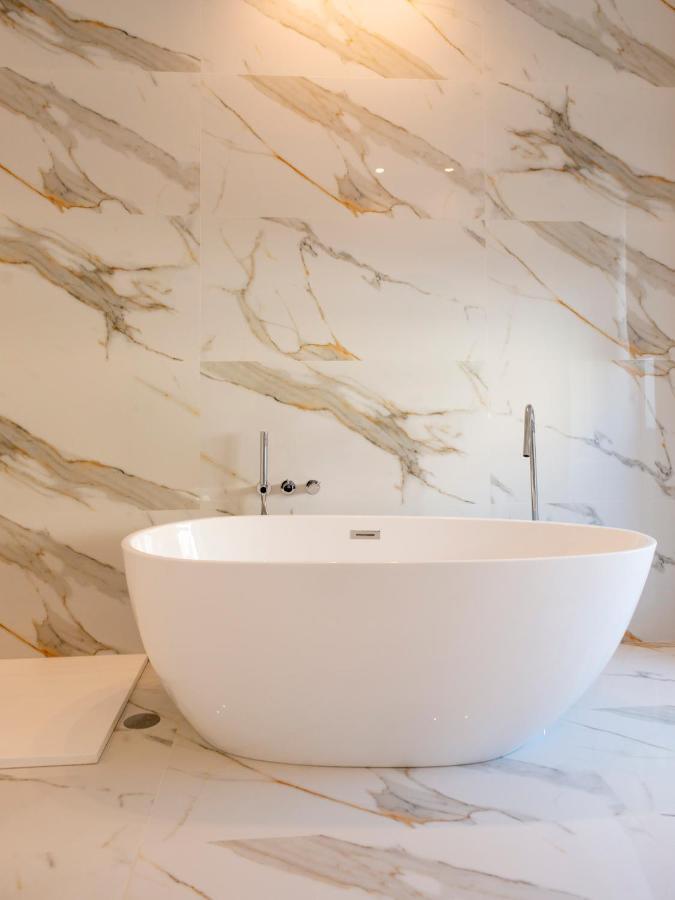 Deluxe Double Room Bath