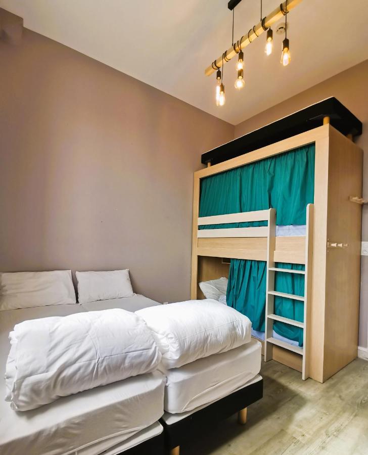 Chambre Familiale avec Salle de Bains Commune