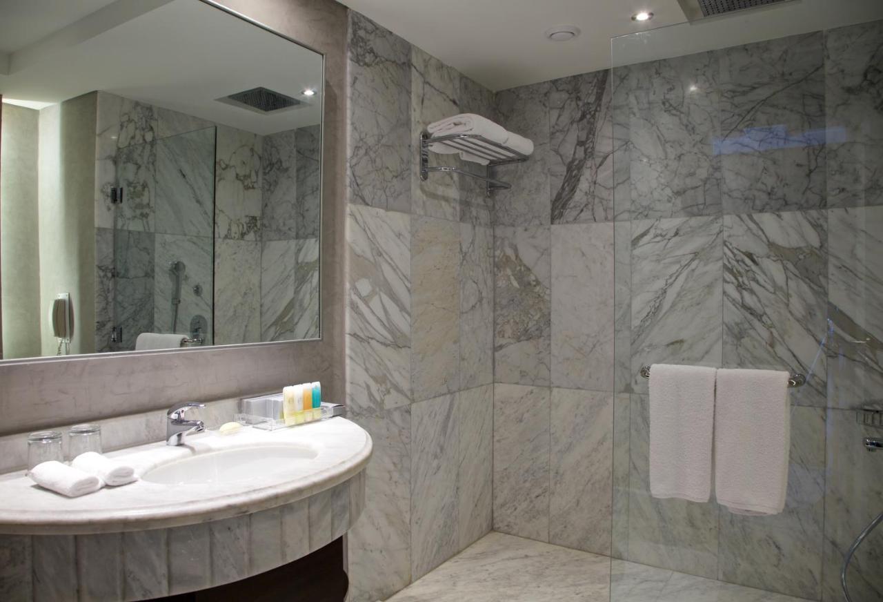 Deluxe Room King Bed Pool Sea View,1354182164:JPEG
