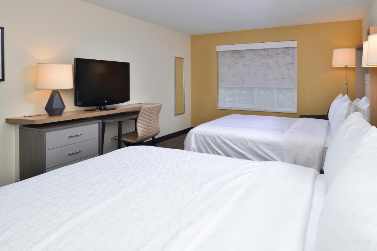 Standard Queen Room Two Queen Beds