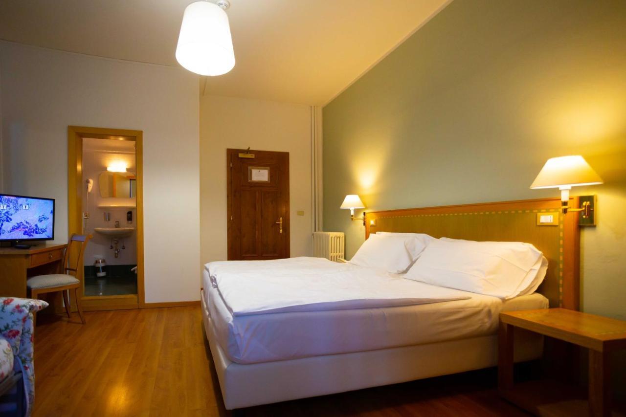 Double or Twin Room,1195443115:JPEG