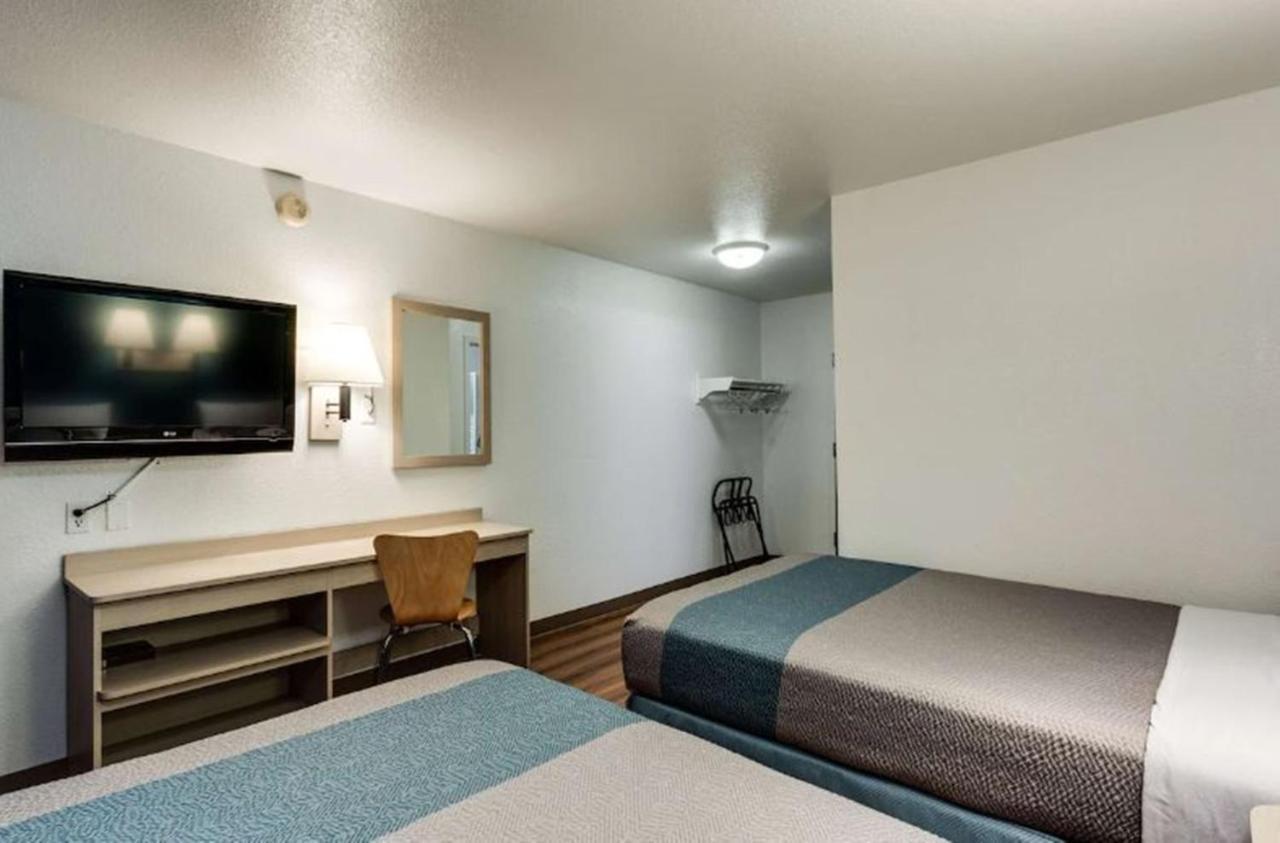 Quadruple Room - Non-Smoking,696879198:JPEG