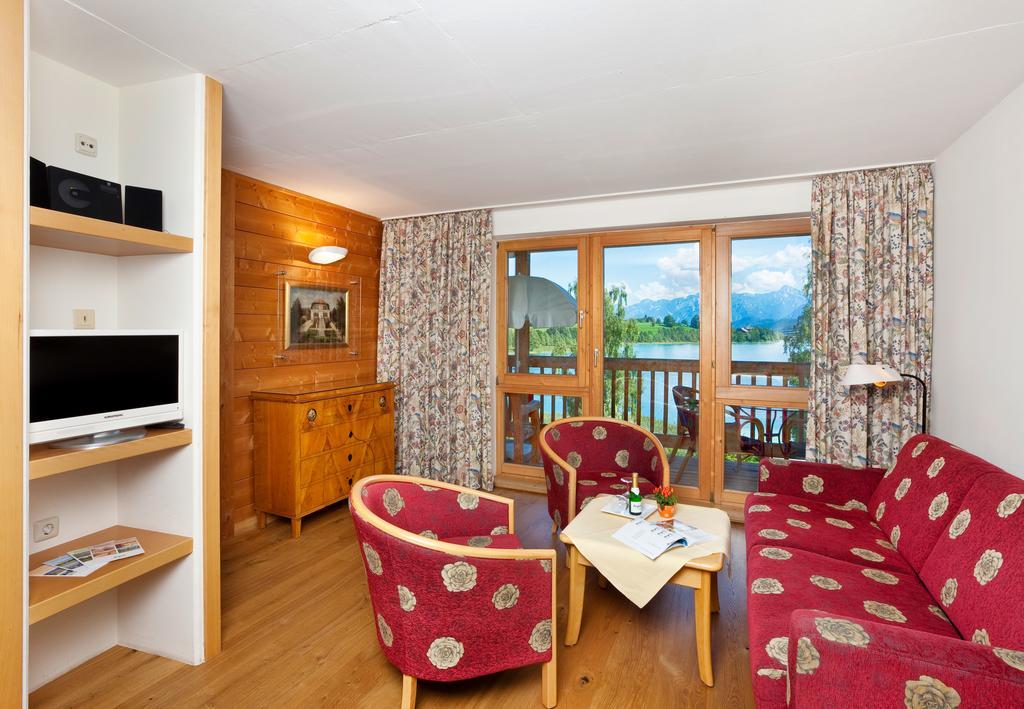 Two-Bedroom Apartment with Lake View - East Side,133529820:JPEG