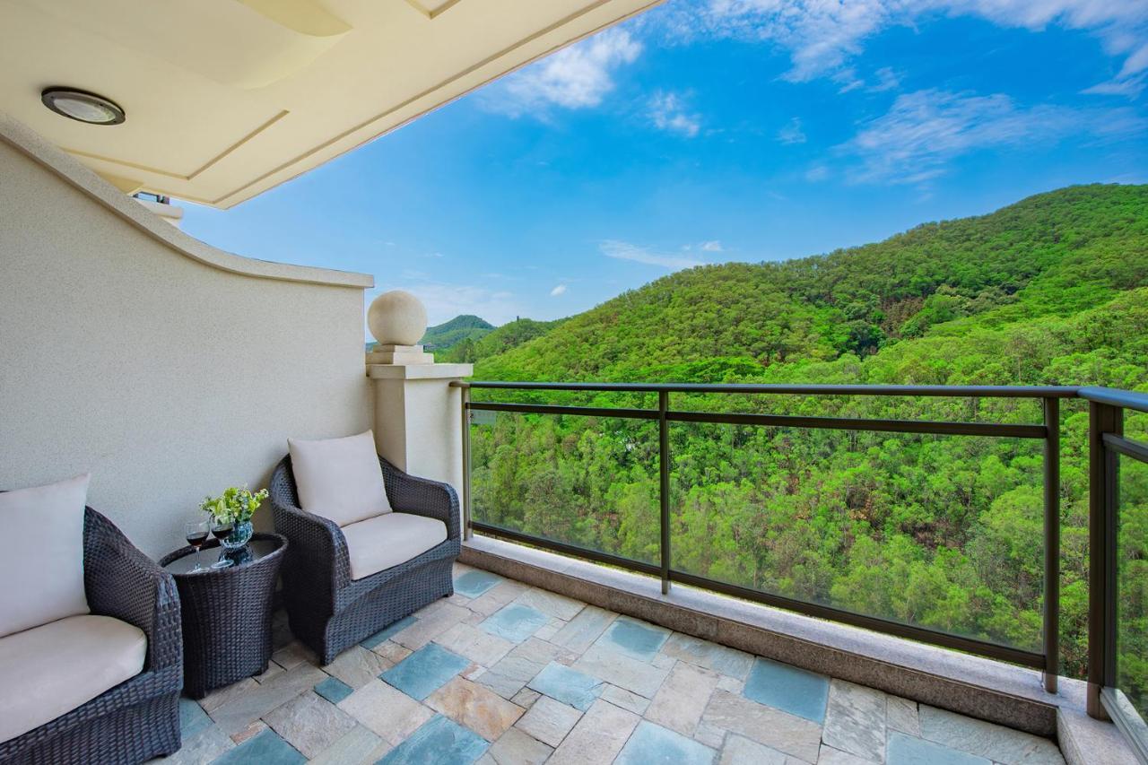 Grande Deluxe Twin Room Mountain View
