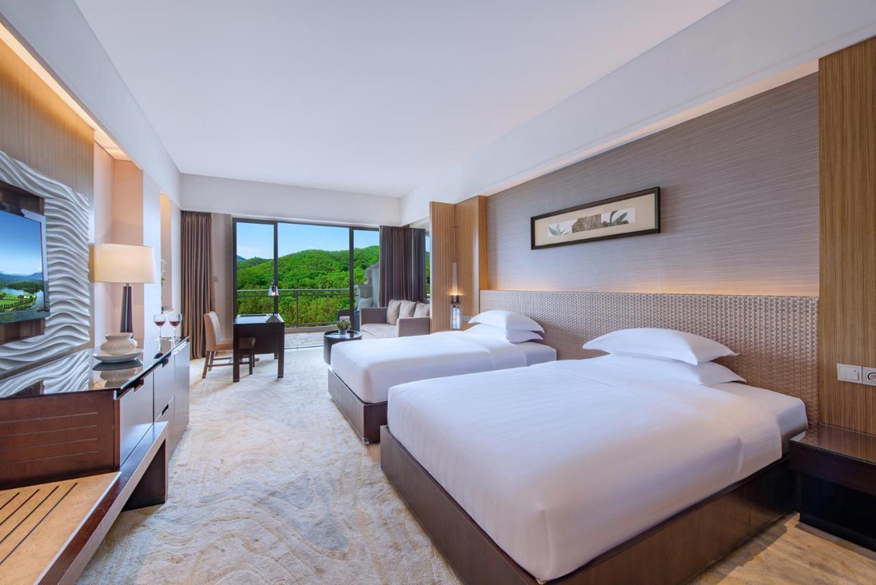 Grande Deluxe Twin Room Mountain View