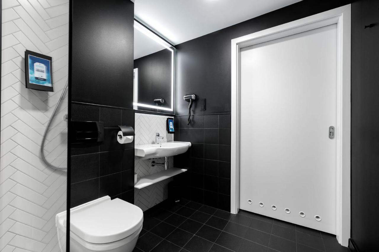 Executive Room 1 Queen Bed