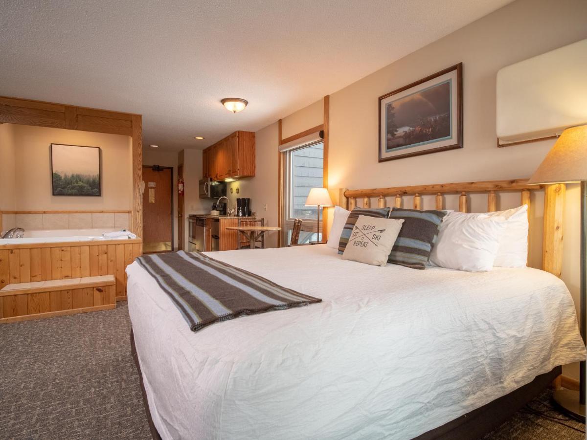 Queen Studio with Spa Bath,1356739565:JPEG