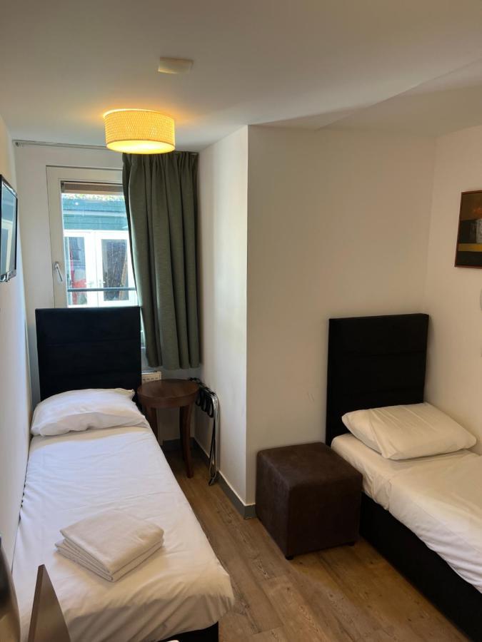 Twin Room Souterrain