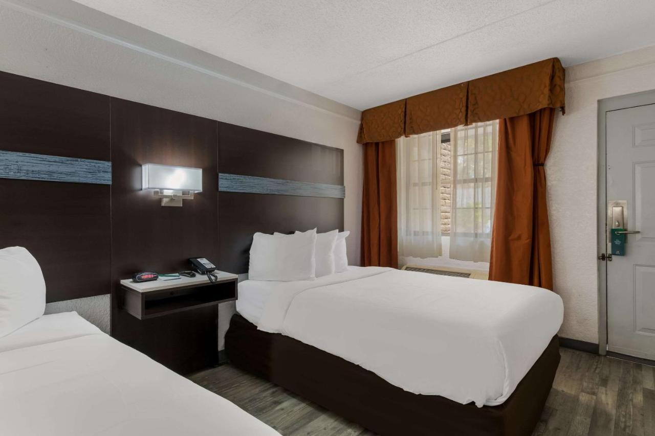 Double Room with Two Double Beds - Accessible/Non-Smoking